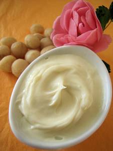 Crema antivergeturi cu Macadamia si Trandafir